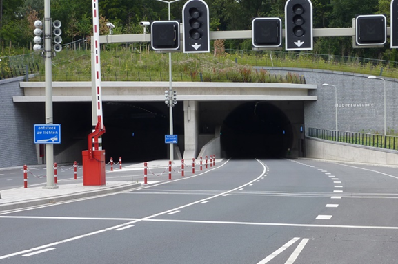 Compris was involved in the creation of the tender for tunnel-specific maintenance works since March 2018. This practical case involves the tender for the Hubertus Tunnel, which has been in operation since 2008.